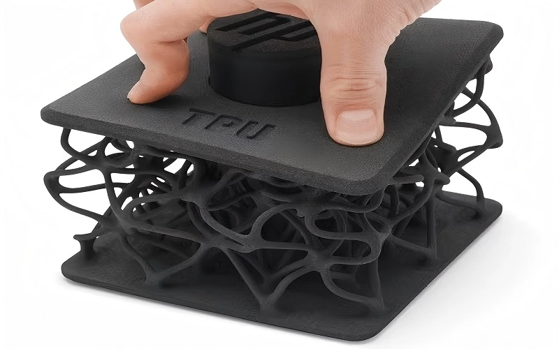 Pieza flexible tipo lattice impresa en TPU con MJF